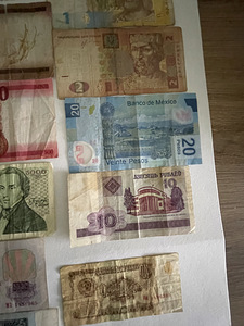 Банкноты (3 фото из 10)