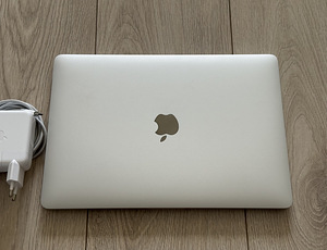 Apple Macbook Pro 13 M1 8/256GB Silver ENG/RUS v heas korras (1 foto / 6)