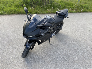 2025 Yamaha R3 (3 foto / 8)