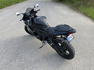 2025 Yamaha R3 (4 foto / 8)
