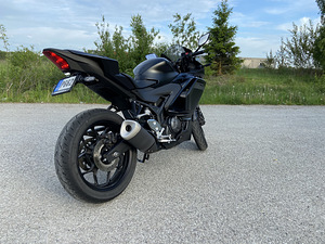 2025 Yamaha R3 (6 foto / 8)