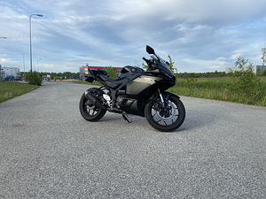 2025 Yamaha R3 (1 foto / 8)