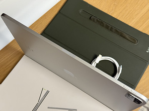 Apple iPad Pro 12.9 4gen Silver WiFi 128GB как новый! (4 фото из 8)