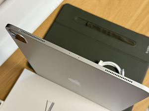 Apple iPad Pro 12.9 4gen Silver WiFi 128GB как новый! (5 фото из 8)