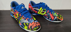 Tossud 40 Adidas Messi poiste jalanõud (1 foto / 6)