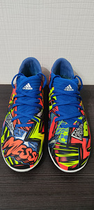 Tossud 40 Adidas Messi poiste jalanõud (3 foto / 6)