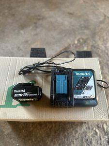 Makita aku 3.0ah + laadija (1 foto / 1)