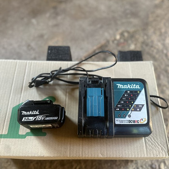 Makita aku 3.0ah + laadija