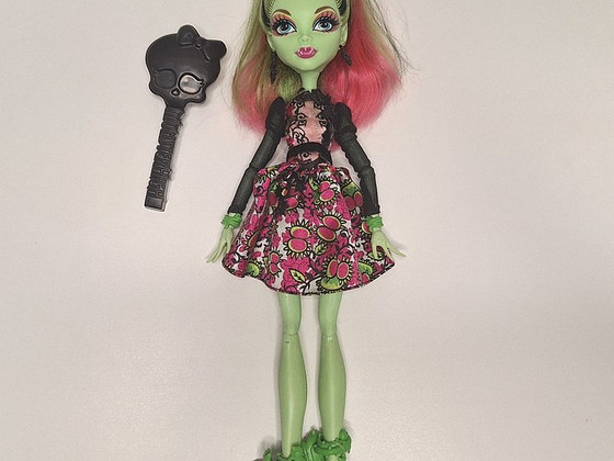 Monster High Gloom & Bloom Venus McFlytrap Doll Mattel