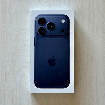 Apple IPhone 17 Pro Deep Blue 256GB новый, в запечатанной уп