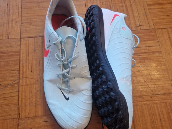 Футбольные бутсы Nike Phantom