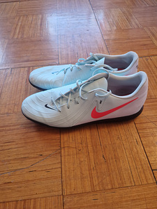 Jalgpallijalatsid Nike Phantom (2 foto / 6)