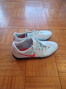 Jalgpallijalatsid Nike Phantom (3 foto / 6)