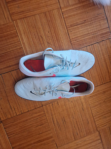 Jalgpallijalatsid Nike Phantom (4 foto / 6)