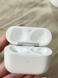 Apple AirPods 3 (оригинал), хорошее состояние (1 фото из 8)