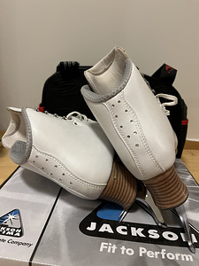 Коньки Jackson (3 фото из 6)