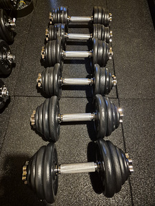 Tunturi hantlid metall 11kg ja 12kg paar ning kangid (1 foto / 3)