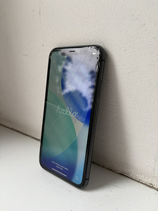 iPhone 11 64 ГБ (3 фото из 4)