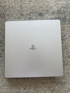 PlayStation 4 (2 фото из 4)