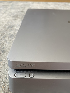 PlayStation 4 (3 фото из 4)