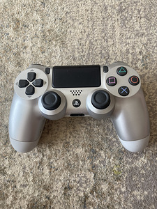 PlayStation 4 (4 фото из 4)