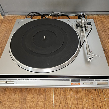 Onkyo CP-1022A HiFi vinüülimängija