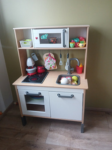 Детская деревянная игровая кухня IKEA DUKTIG с аксессуарами (1 фото из 5)