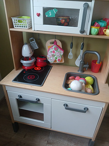 Детская деревянная игровая кухня IKEA DUKTIG с аксессуарами (2 фото из 5)