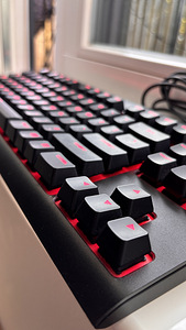 Corsair K63 mehaaniline mänguklaviatuur – US paigutus (1 foto / 2)