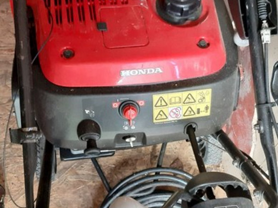 Снегоуборочная машина Honda HS750