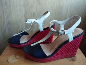 Tommy Hilfiger kingad 39 (1 фото из 3)