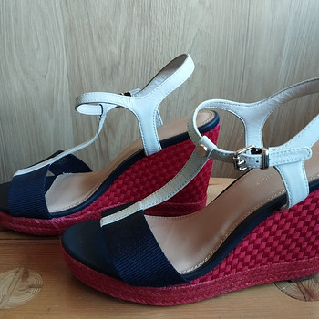 Tommy Hilfiger kingad 39
