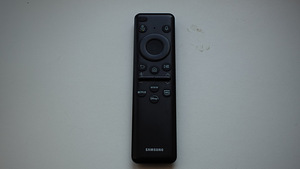 Samsung 55" QLED 4K Smart TV + Govee LED (9 foto / 10)
