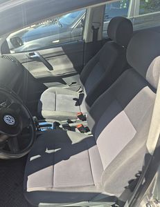 Volkswagen Polo (8 фото из 9)