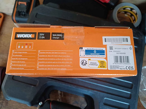 Зарядное устройство Worx (1 фото из 2)
