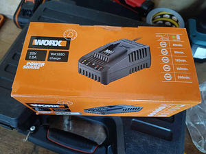 Зарядное устройство Worx (2 фото из 2)