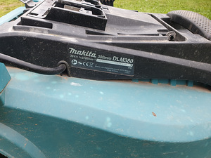 Аккумуляторная газонокосилка Makita DLM380 (3 фото из 3)