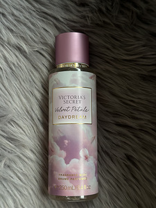 Victoria’s Secret Velvet Petals Daydream (1 foto / 1)
