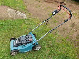 Аккумуляторная газонокосилка Makita DLM380 (1 фото из 3)