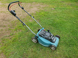 Аккумуляторная газонокосилка Makita DLM380 (2 фото из 3)