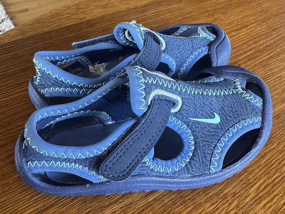Сандалии Nike р. 23