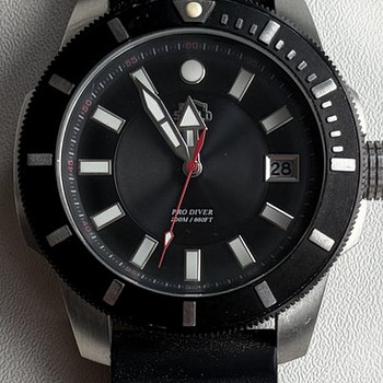 Shield Shaw Leather-Band Men's Diver Watch w/Date - Silver/B