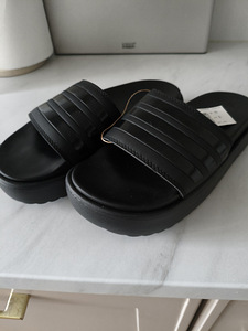 Adidas-uued plätud, nr 41–42 (27,5 cm) (1 foto / 3)