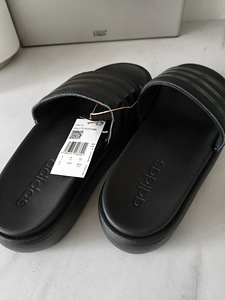 Adidas-uued plätud, nr 41–42 (27,5 cm) (2 foto / 3)
