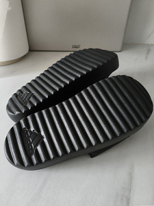 Adidas-uued plätud, nr 41–42 (27,5 cm) (3 foto / 3)