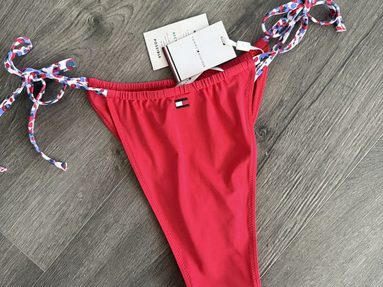 Uus tommy hilfiger bikiini alumine osa poes 40.- S, Xs ja L
