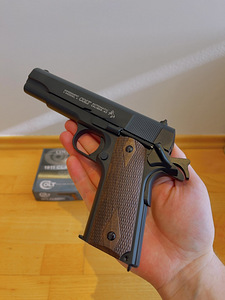 НОВЫЙ пневматический пистолет UMAREX Colt 1911 Classic 4,5 м (7 фото из 9)