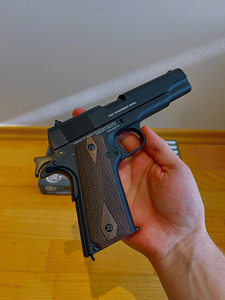 НОВЫЙ пневматический пистолет UMAREX Colt 1911 Classic 4,5 м (8 фото из 9)