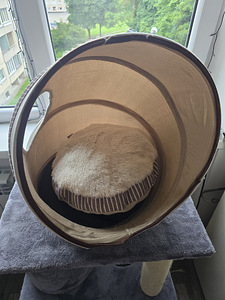 Кошачий домик + лежанка (2 фото из 7)