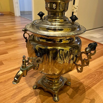 Elektriline samovar, valmistatud NSVL-is 1986. a